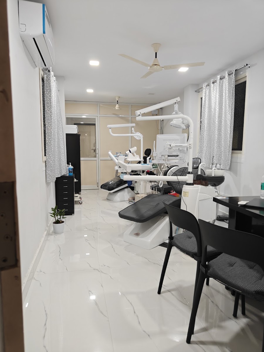 ORIS Speciality Dentistry real operatory suite in Mathrusree Nagar, Miyapur with dual dental chairs and surgical illumination